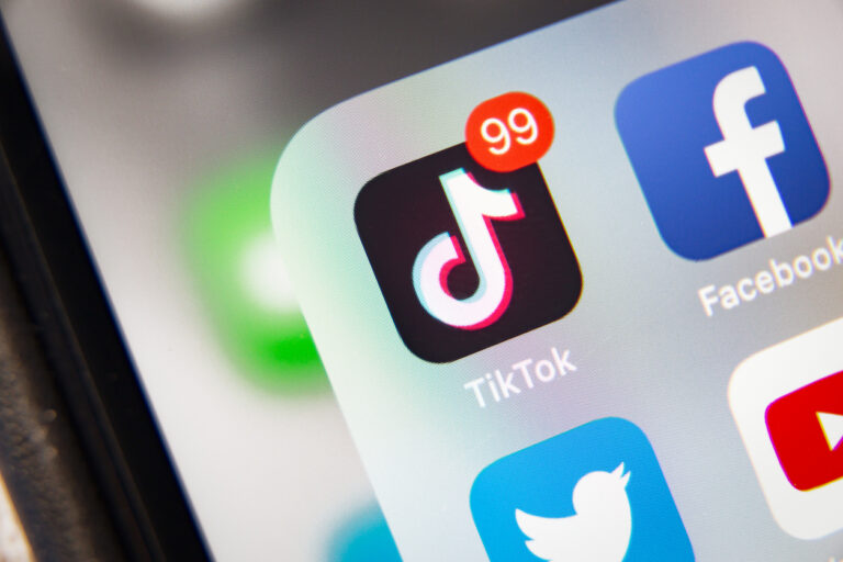 TikTok, uygulamanın kullanıcısı olmasanız da sizi takip ediyor