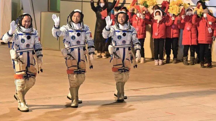 Çin, Tiangong Uzay İstasyonu’na görev değişimi için 3 astronot gönderdi