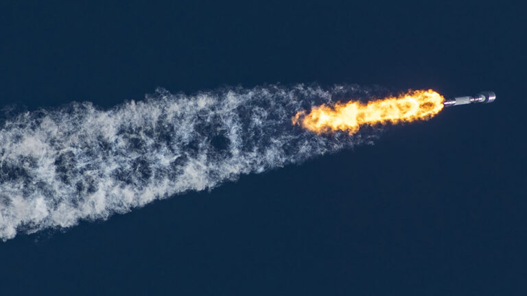 SpaceX, rakibi için uzaya 40 internet uydusu fırlattı