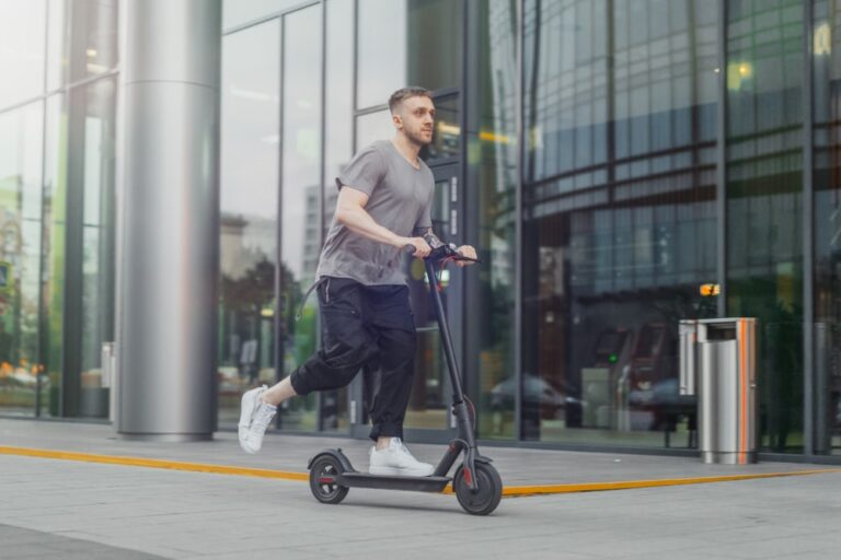 Paris halkı elektrikli scooterların yasaklanması konusunda referanduma gidecek