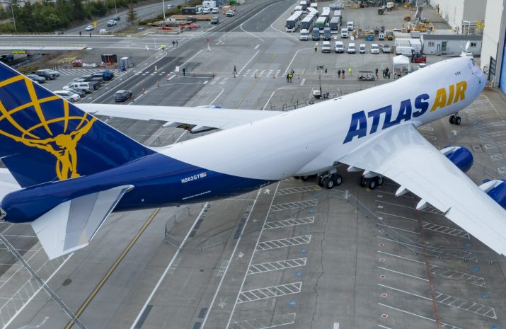 Üretilen son Boeing 747 özel bir rotayla teslim edildi