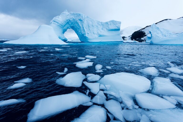 Antarktika’da Florida büyüklüğündeki kıyamet günü buzulu eriyor