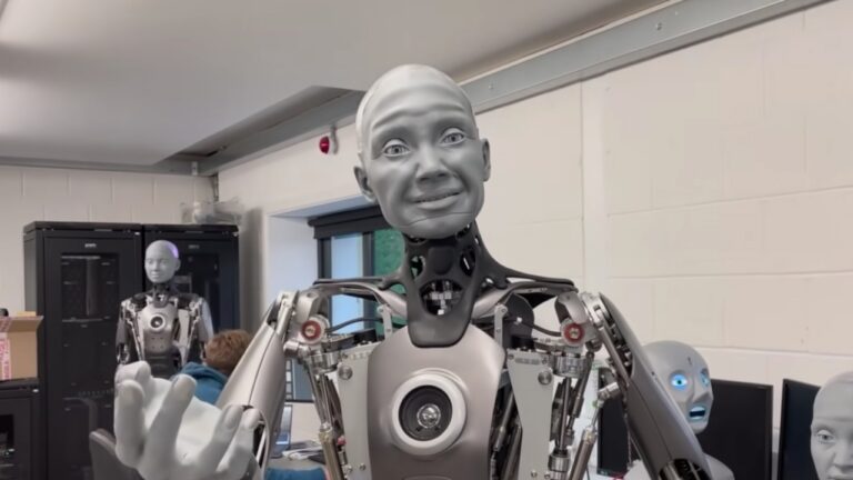 Dünyanın en gelişmiş yapay zeka robotu çevirmenleri yerinden edebilir