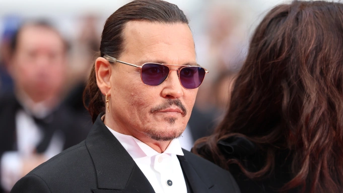 Johnny Depp beyazperdeye Cannes’la döndü