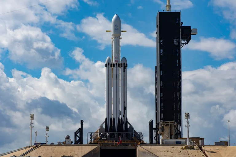 Starlink uydularını taşıyan Falcon 9 roketi yörüngeye fırlatıldı