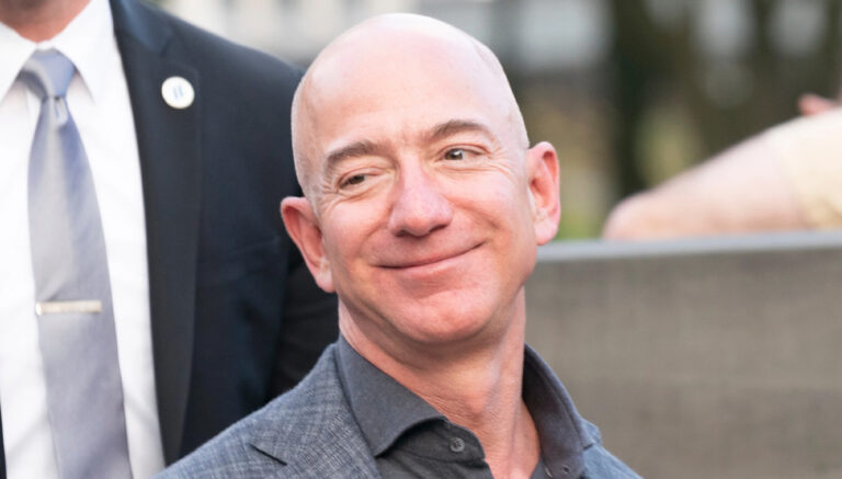 Jeff Bezos, kirada oturmaya karar verdiğini duyurdu