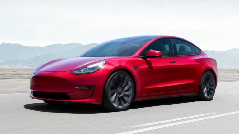 Tesla Çin’de 1 milyon 600 bin aracı geri çağırdı